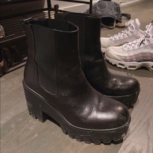B2 platform boots